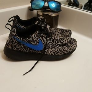 Girls Nike Roshes Size 3.5